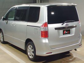 Toyota Noah 2008