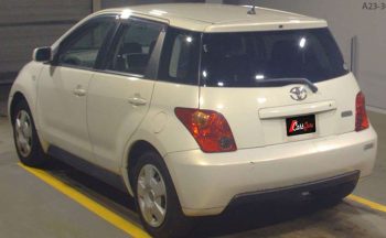 Toyota IST 2004